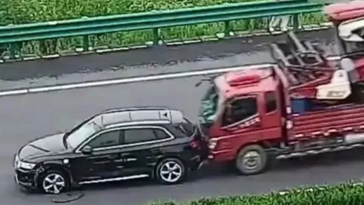 交警隔空怒吼救下一家三口