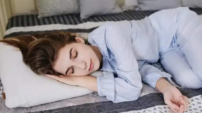 仰卧、俯卧、侧卧哪种睡姿更健康