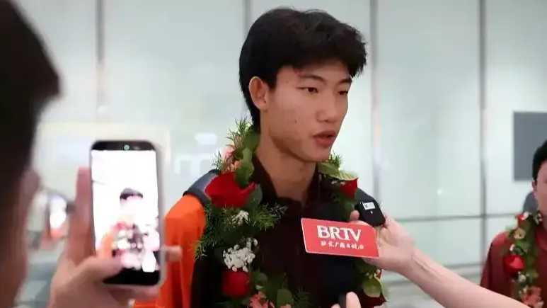 高中生球员赵松源直接叩开国足大门