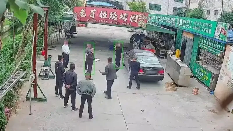 举报元青花杯失踪烧烤店主改卖红薯