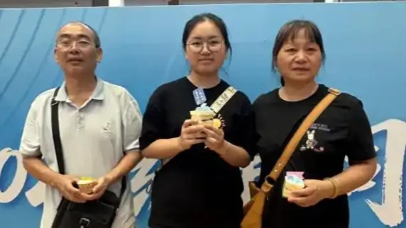 “麻袋女孩”到中南大报到