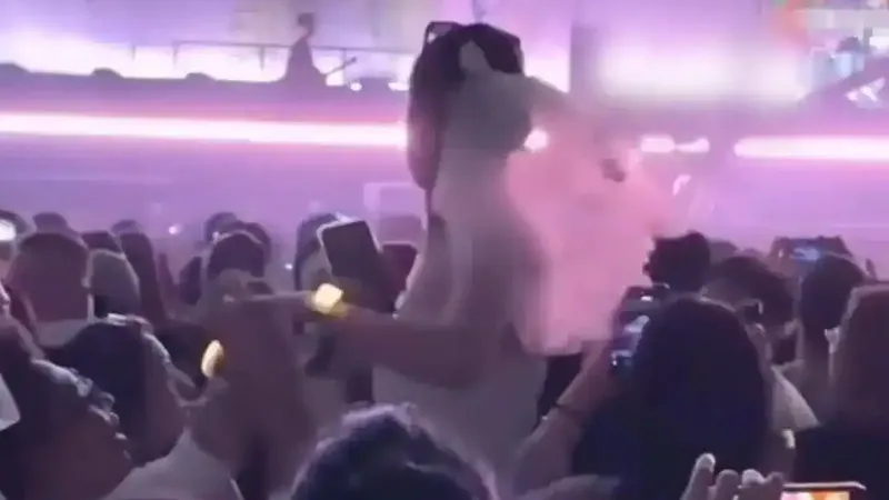 演唱会求婚 别把没素质当仪式感