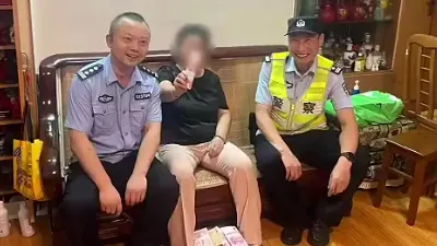 老人报警丢4万民警找出23万