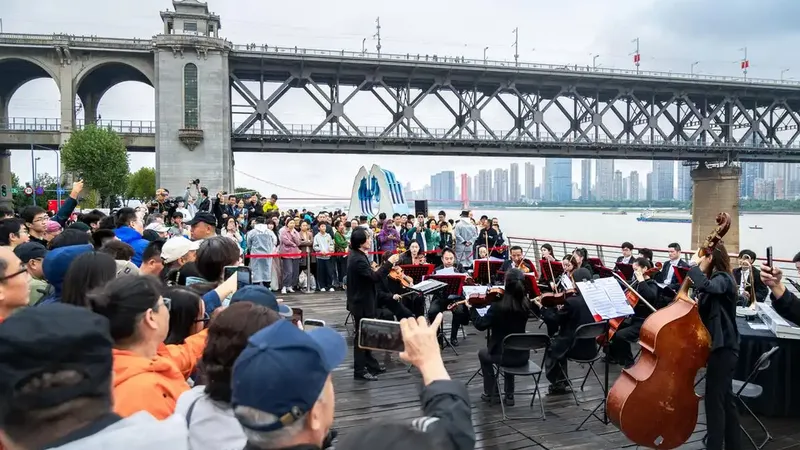 全国客流持续高位运行