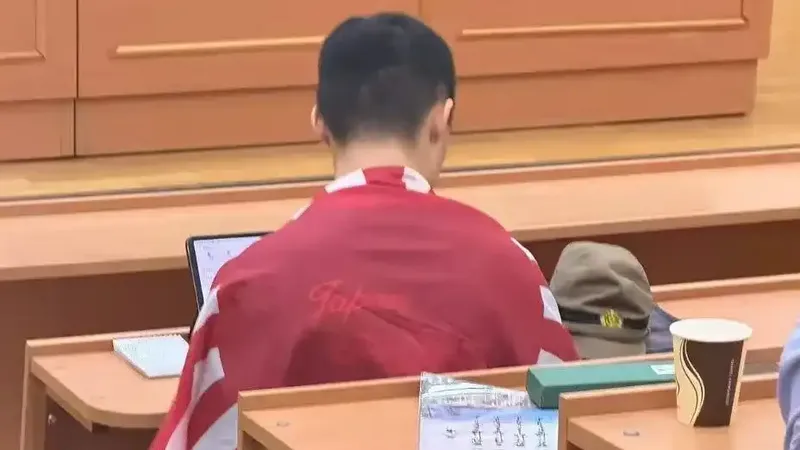 中国留学生披旭日旗引众怒 细节曝光
