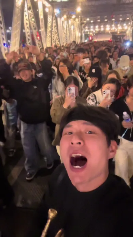 当我在天津解放桥吹奏歌唱祖国