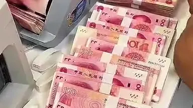 为戒烟每天存40元 9个月后烟钱摆满床