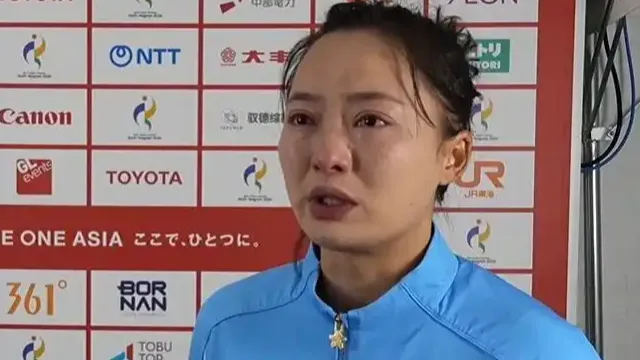 曲棍球队姑娘们赛后都哭了