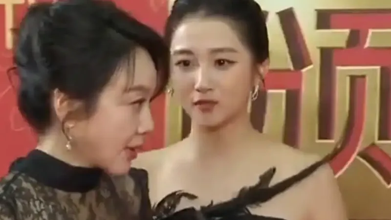 关晓彤闫妮转圈让C位