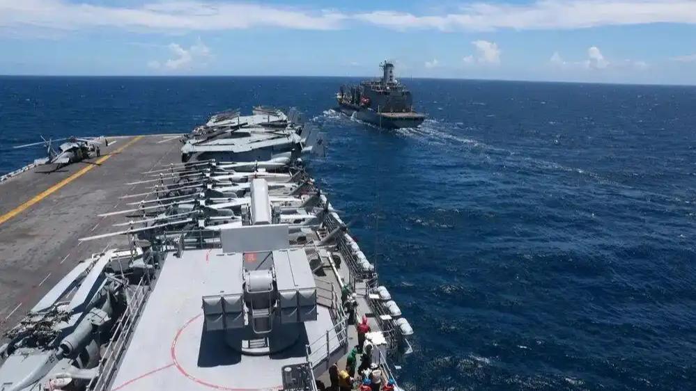 “梅丽莎”逼近 多艘美军舰艇躲避