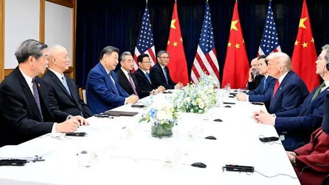 习近平同美国总统特朗普会晤开始