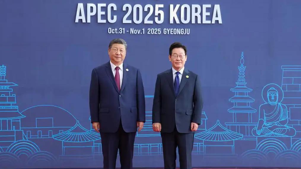 中韩元首握手合影