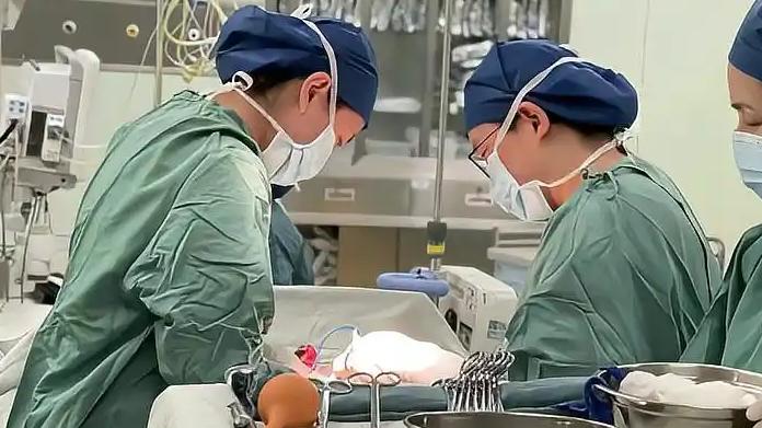 52岁极高龄女子成功诞下龙凤胎