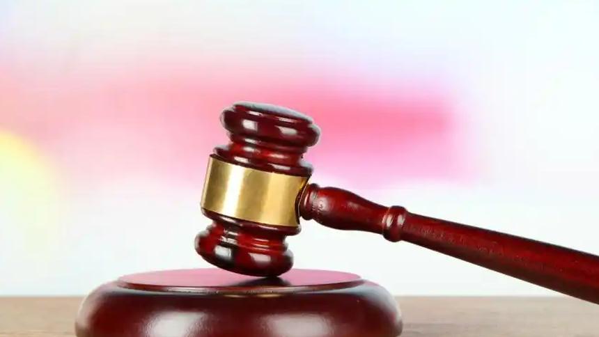 男子4个月卷走家长300多万 获刑11年