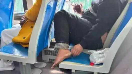 穿着外裤到底能不能直接坐床上