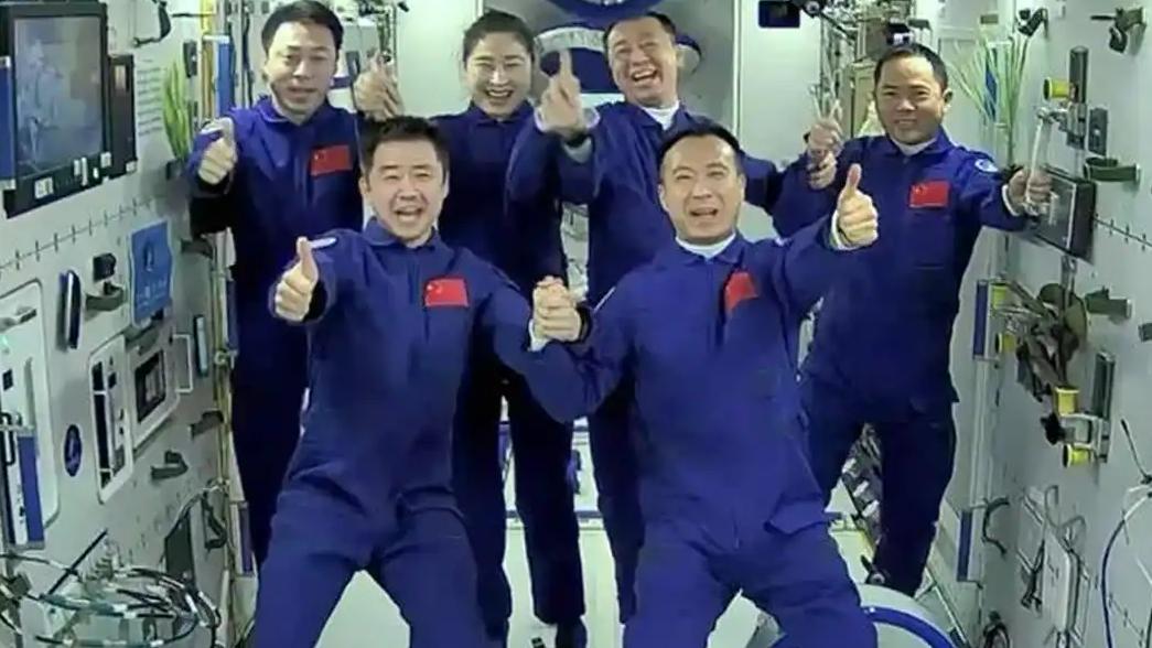 宇宙级全家福 中国有7张了