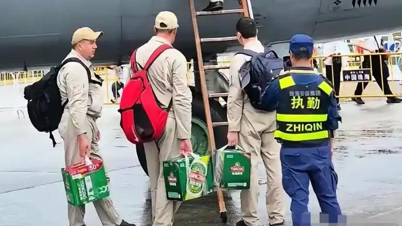 俄罗斯飞行员来中国航展“进货”了