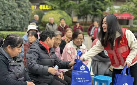 11月01日，星期六！1%人口突查+美院硕士卖包子爆火，太空全家福刷屏！